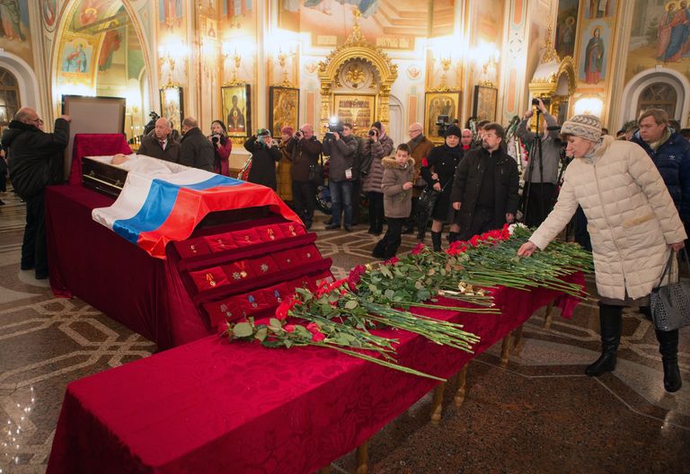 Прощание с легендарным конструктором стрелкового оружия М.Калашниковым в Ижевске Прощание с легендарным конструктором стрелкового оружия М.Калашниковым в Ижевске