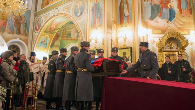 Прощание с легендарным конструктором стрелкового оружия М.Калашниковым в Ижевске
