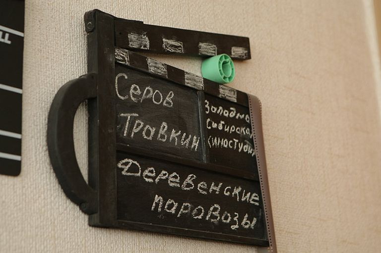Хлопушка фильма Деревенские паровозы Западно-Сибирской киностудии в Новосибирске Хлопушка фильма Деревенские паровозы Западно-Сибирской киностудии в Новосибирске