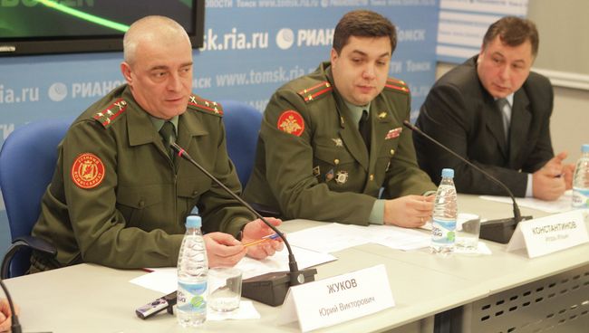 Представители областного военкомата Юрий Жуков, Игорь Константинов и Александр Бондаренко Представители областного военкомата Юрий Жуков, Игорь Константинов и Александр Бондаренко