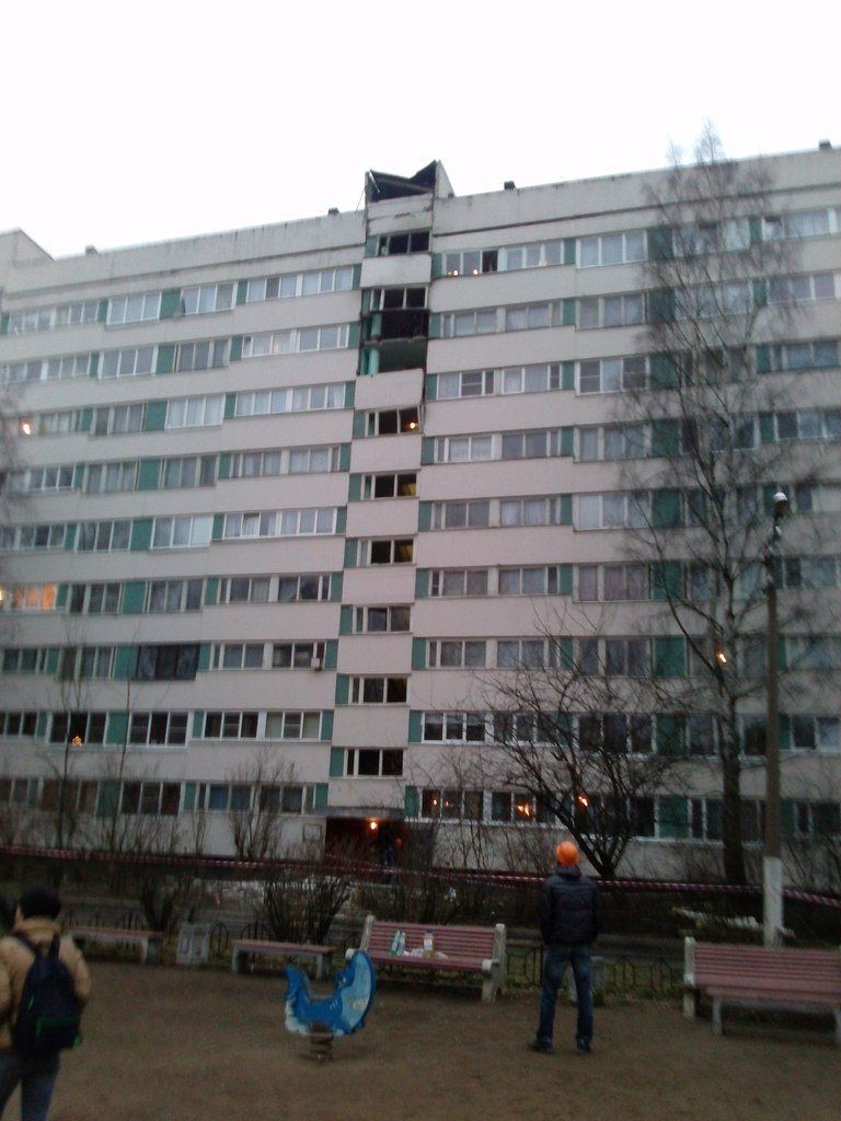 Дом по улице Ольги Форш в Петербурге после взрыва