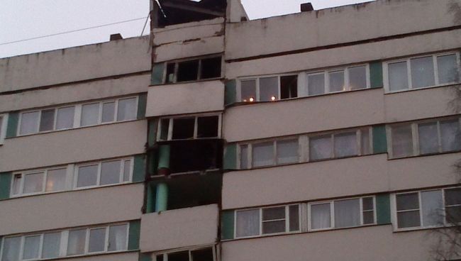 Дом по улице Ольги Форш в Петербурге после взрыва Дом по улице Ольги Форш в Петербурге после взрыва