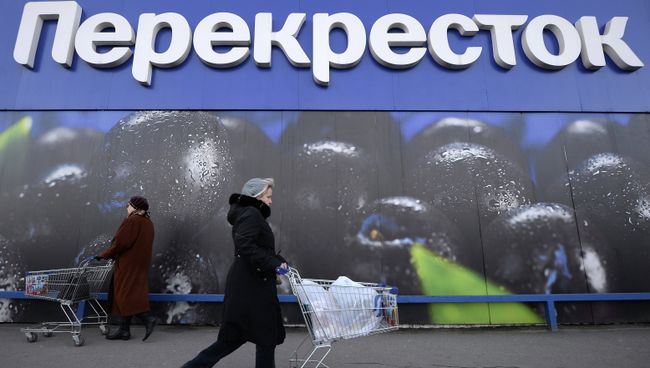 У супермаркета торговой сети Перекресток. Архивное фото У супермаркета торговой сети Перекресток. Архивное фото
