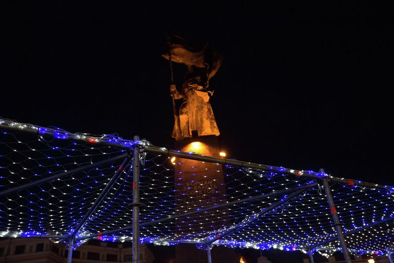 Новый год во Владивостоке: люди, лошади, концерты Новый год во Владивостоке: люди, лошади, концерты