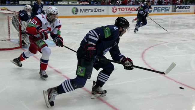 Домашний матч ХК Адмирал и ярославского Локомотива во Владивостоке, фото с места событий