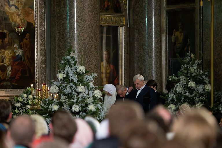 Прихожане во время праздничного Рождественского богослужения в Казанском соборе Санкт-Петербурга Прихожане во время праздничного Рождественского богослужения в Казанском соборе Санкт-Петербурга