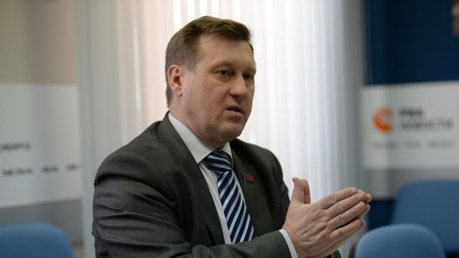 Депутат Госдумы Анатолий Локоть, архивное фото Депутат Госдумы Анатолий Локоть, архивное фото