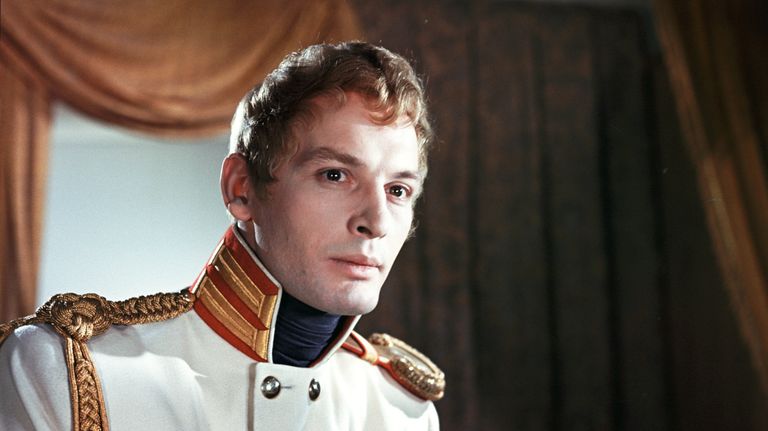 Артист Василий Лановой в роли Анатоля Курагина на съемках кинофильма Война и мир Артист Василий Лановой в роли Анатоля Курагина на съемках кинофильма Война и мир
