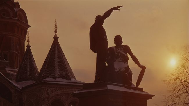 Памятник Минину и Пожарскому Памятник Минину и Пожарскому