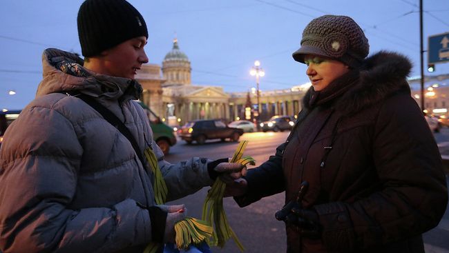 Акция Ленточка Ленинградской победы. Фото с места события Акция Ленточка Ленинградской победы. Фото с места события