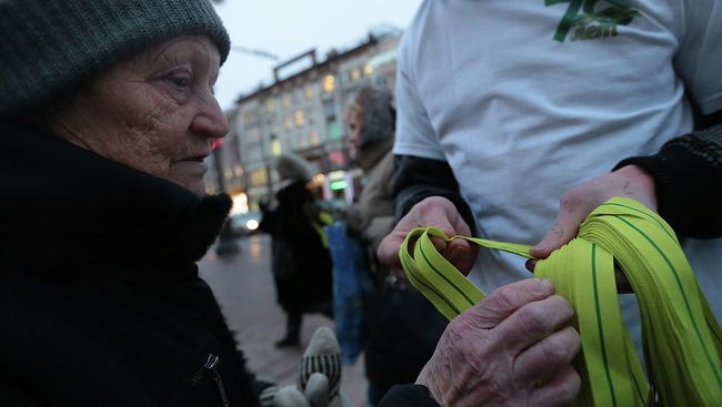 Акция Ленточка Ленинградской победы. Фото с места события Акция Ленточка Ленинградской победы. Фото с места события
