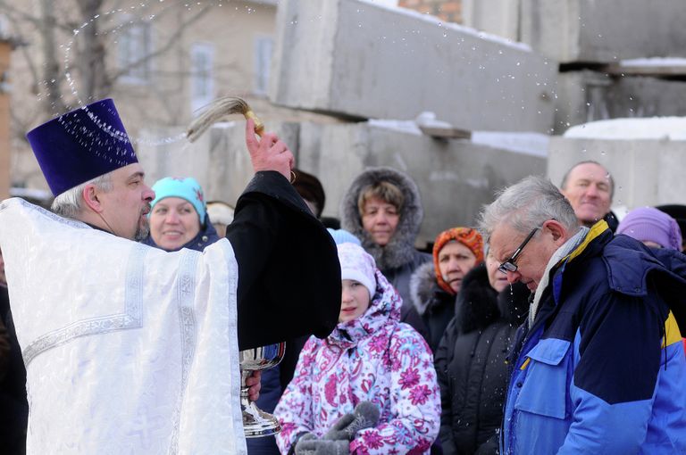 Церковный долгострой: купола установлены на новый храм в Красноярске Церковный долгострой: купола установлены на новый храм в Красноярске