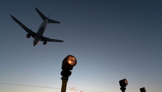 Самолет заходит на посадку в международном аэропорту Внуково. Архивное фото