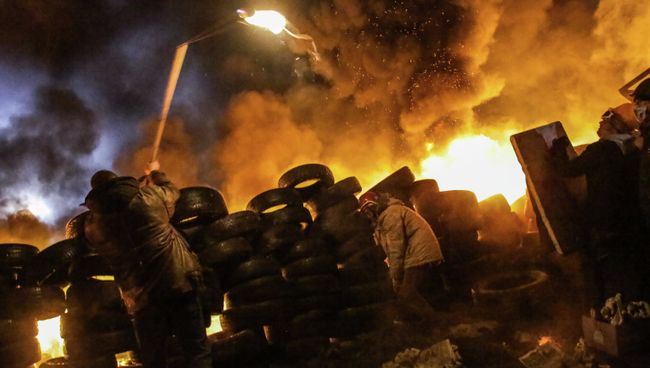 Столкновения протестующих с милицией в центре Киева в 2014 году. Архивное фото Столкновения протестующих с милицией в центре Киева в 2014 году. Архивное фото