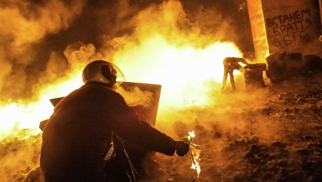 Столкновения протестующих с милицией в центре Киева