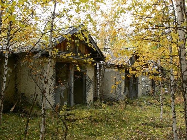 Заброшенные бараки одного из исправительно-трудовых лагерей вдоль Северной железной дороги Заброшенные бараки одного из исправительно-трудовых лагерей вдоль Северной железной дороги