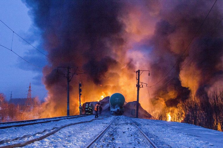 Цистерны с конденсатом сжиженного газа сошли с рельс в Кировской области Цистерны с конденсатом сжиженного газа сошли с рельс в Кировской области