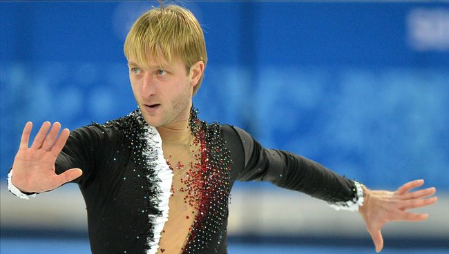 Евгений Плющенко выступает в короткой программе мужского одиночного катания командных соревнований по фигурному катанию