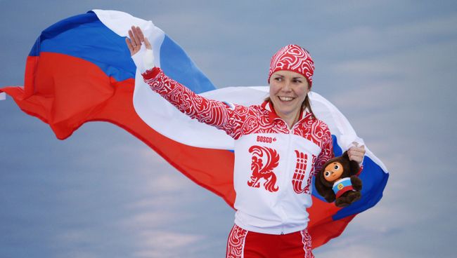 Ольга Граф (Россия), занявшая третье место на дистанции в забеге на 3000 метров в соревнованиях по конькобежному спорту среди женщин на XXII зимних Олимпийских играх в Сочи Ольга Граф (Россия), занявшая третье место на дистанции в забеге на 3000 метров в соревнованиях по конькобежному спорту среди женщин на XXII зимних Олимпийских играх в Сочи