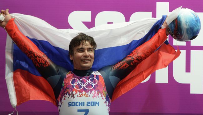 Альберт Демченко (Россия), завоевавший серебряную медаль на соревнованиях по санному спорту Альберт Демченко (Россия), завоевавший серебряную медаль на соревнованиях по санному спорту