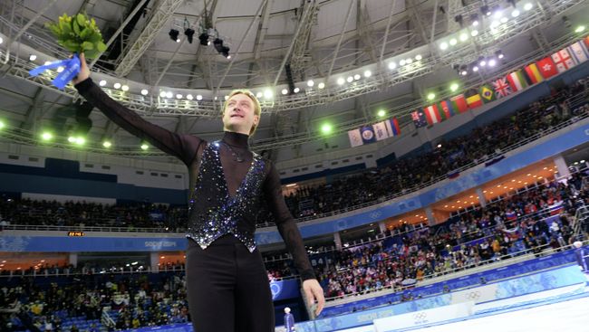 Евгений Плющенко (Россия), завоевавший золотую медаль в командных соревнованиях по фигурному катанию Евгений Плющенко (Россия), завоевавший золотую медаль в командных соревнованиях по фигурному катанию