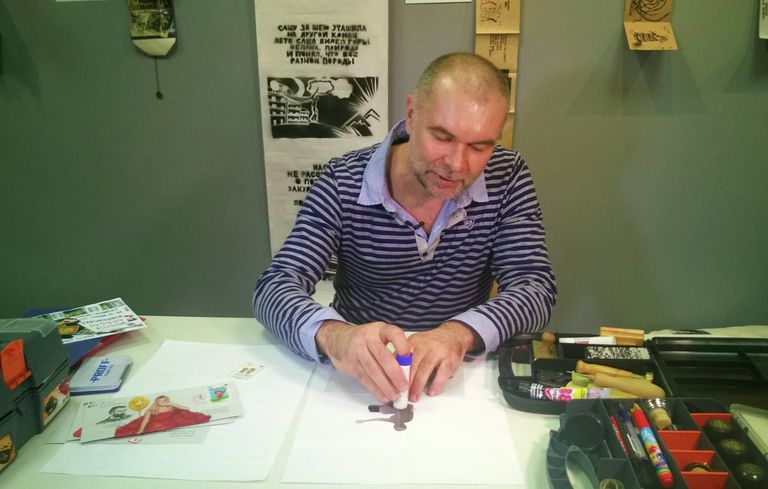 Художник и писатель Михаил Погарский на выставке Mail Art Book/КНИГА КАК ПИСЬМО Художник и писатель Михаил Погарский на выставке Mail Art Book/КНИГА КАК ПИСЬМО