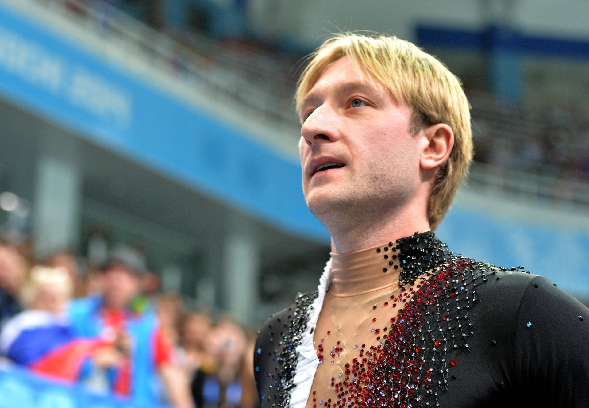 Евгений Плющенко (Россия) покидает каток на соревнованиях по фигурному катанию Евгений Плющенко (Россия) покидает каток на соревнованиях по фигурному катанию - РИА Новости, 1920, 12.02.2024