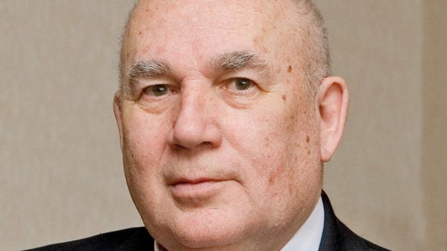 Генеральный директор и генеральный конструктор ОАО НПО СПЛАВ, герой России, академик РАРАН Николай Макаровец Генеральный директор и генеральный конструктор ОАО НПО СПЛАВ, герой России, академик РАРАН Николай Макаровец