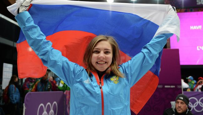 Елена Никитина (Россия), завоевавшая бронзовую медаль в соревнованиях по скелетону среди женщин Елена Никитина (Россия), завоевавшая бронзовую медаль в соревнованиях по скелетону среди женщин