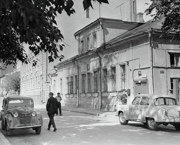 Дом №2 по Большой Молчановке, где в 1830-1832 годах жил М. Ю. Лермонтов Дом №2 по Большой Молчановке, где в 1830-1832 годах жил М. Ю. Лермонтов