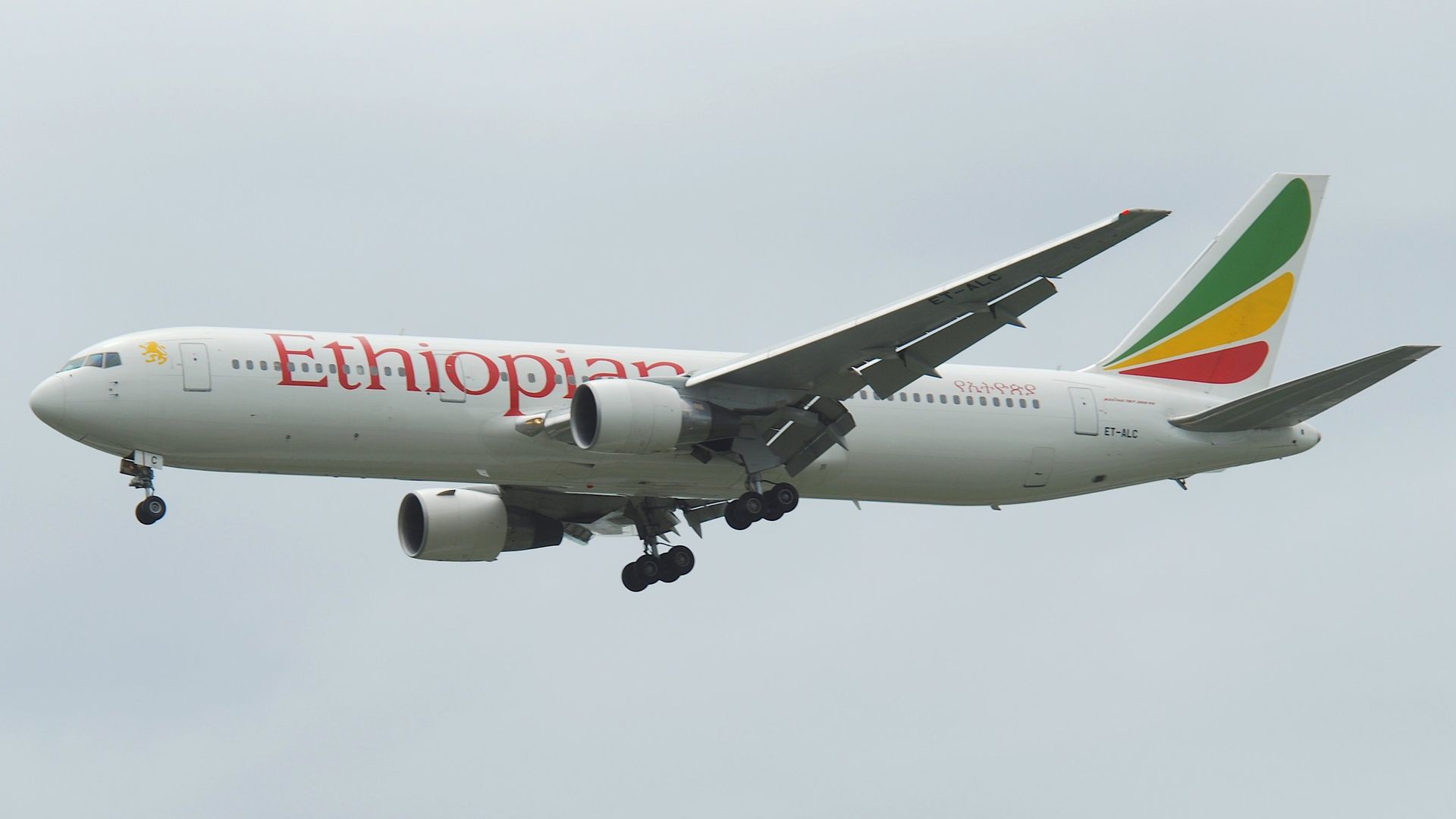 Лайнер Boeing 767-300 авиакомпании Ethiopian Airlines Лайнер Boeing 767-300 авиакомпании Ethiopian Airlines - РИА Новости, 1920, 03.12.2021