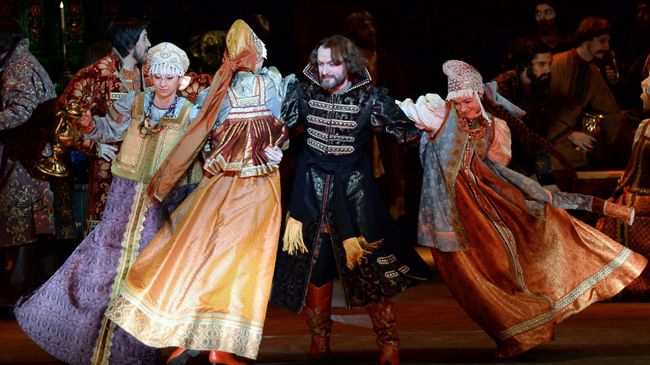 Николай Казанский в роли Малюты Скуратова во время генеральной репетиции оперы Царская невеста Николай Казанский в роли Малюты Скуратова во время генеральной репетиции оперы Царская невеста