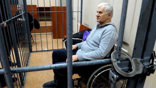 Отстраненный от должности мэра Махачкалы Саид Амиров во время заседания Басманного суда Москвы. Архивное фото Отстраненный от должности мэра Махачкалы Саид Амиров во время заседания Басманного суда Москвы. Архивное фото