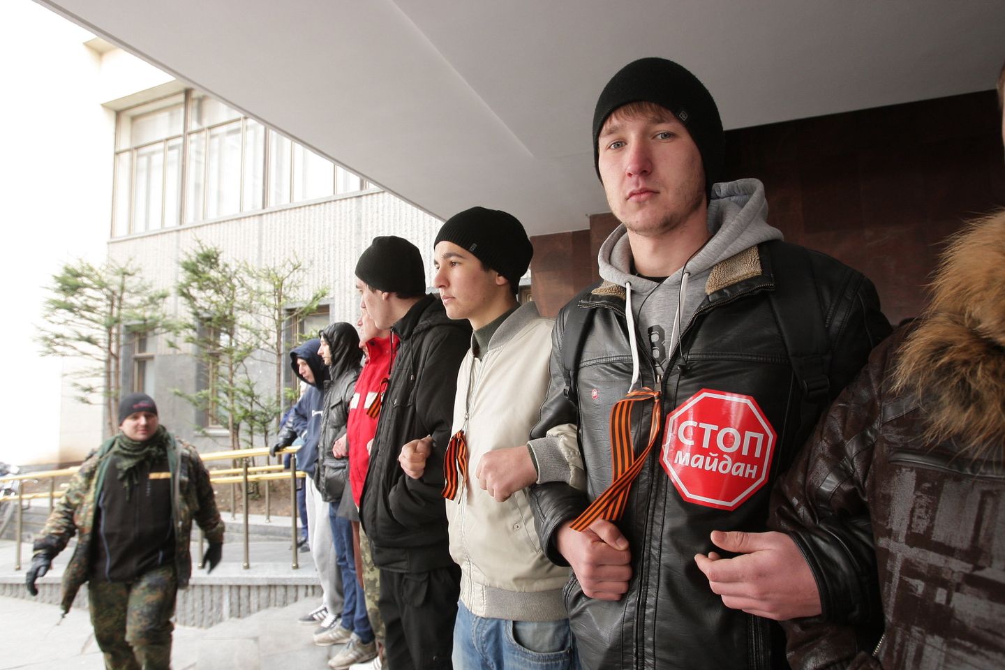 Митинг у здания Верховного совета Крыма Митинг у здания Верховного совета Крыма