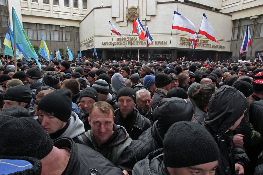 Митинги у здания Верховного совета Крыма