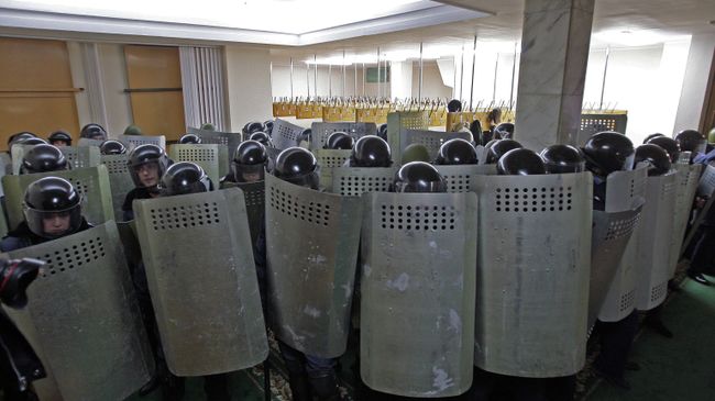 Митинги у здания Верховного совета Крыма Митинги у здания Верховного совета Крыма