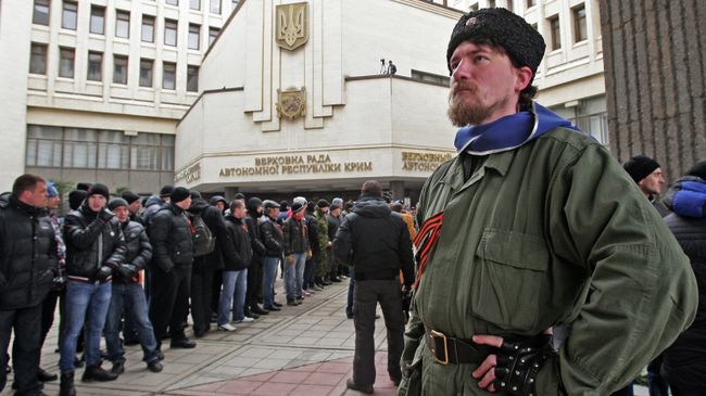 Митинг у здания Верховного совета Крыма Митинг у здания Верховного совета Крыма