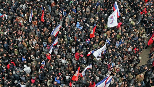 Митинги у здания Верховного совета Крыма в феврале 2014 года Митинги у здания Верховного совета Крыма в феврале 2014 года