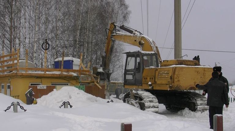 Снести нельзя оставить: томские приставы приступили к разбору Гоара Снести нельзя оставить: томские приставы приступили к разбору Гоара