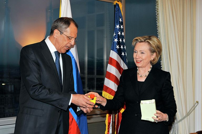 Встреча глав внешнеполитических ведомств России и США Сергея Лаврова и Хиллари Клинтон в Женеве Встреча глав внешнеполитических ведомств России и США Сергея Лаврова и Хиллари Клинтон в Женеве