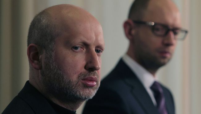 Исполняющий обязанности президента Украины Александр Турчинов и премьер-министр Украины Арсений Яценюк. Архивное фото