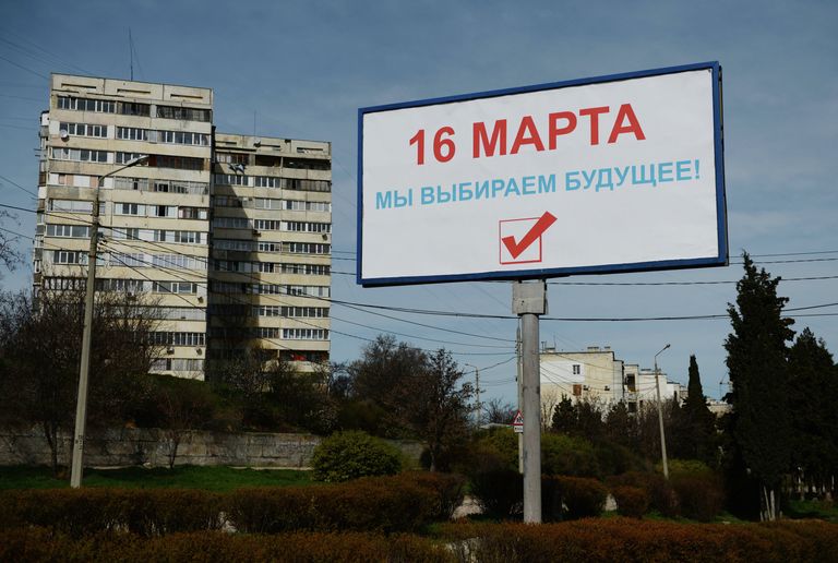 Плакаты на улицах Севастополя Плакаты на улицах Севастополя