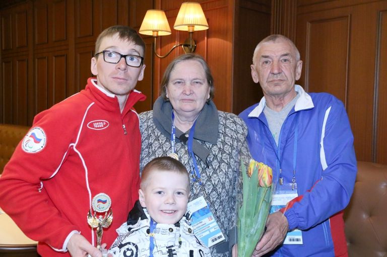 Николай Полухин с родителями и племянником Николай Полухин с родителями и племянником
