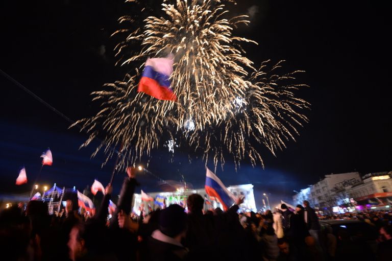 В центре Симферополя проходит праздничный концерт в честь референдума В центре Симферополя проходит праздничный концерт в честь референдума