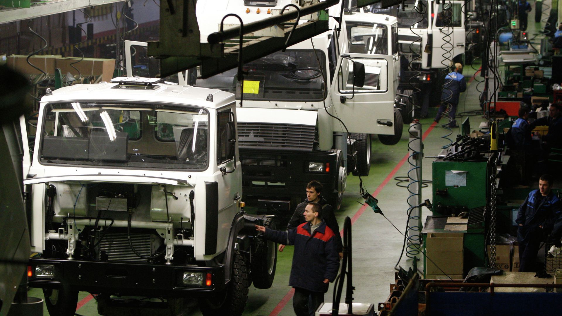 Работа Минского автомобильного завода (МАЗ) Работа Минского автомобильного завода (МАЗ) - РИА Новости, 1920, 27.11.2025