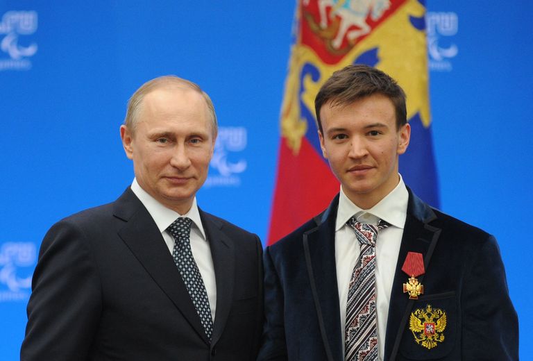 В.Путин вручил государственные награды чемпионам и призерам XI зимних Паралимпийских игр В.Путин вручил государственные награды чемпионам и призерам XI зимних Паралимпийских игр
