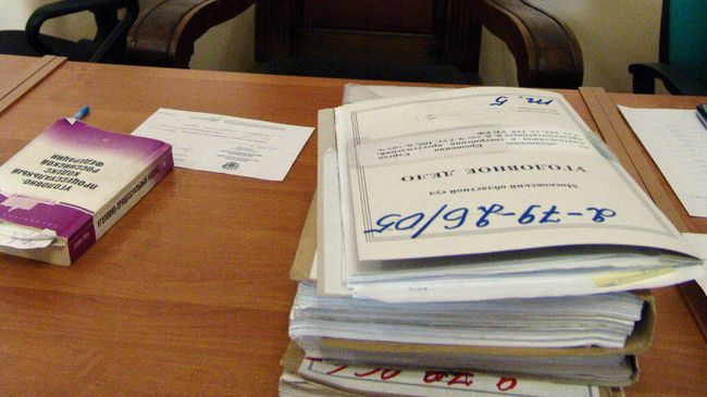 Место судьи в зале судебных заседаний Место судьи в зале судебных заседаний