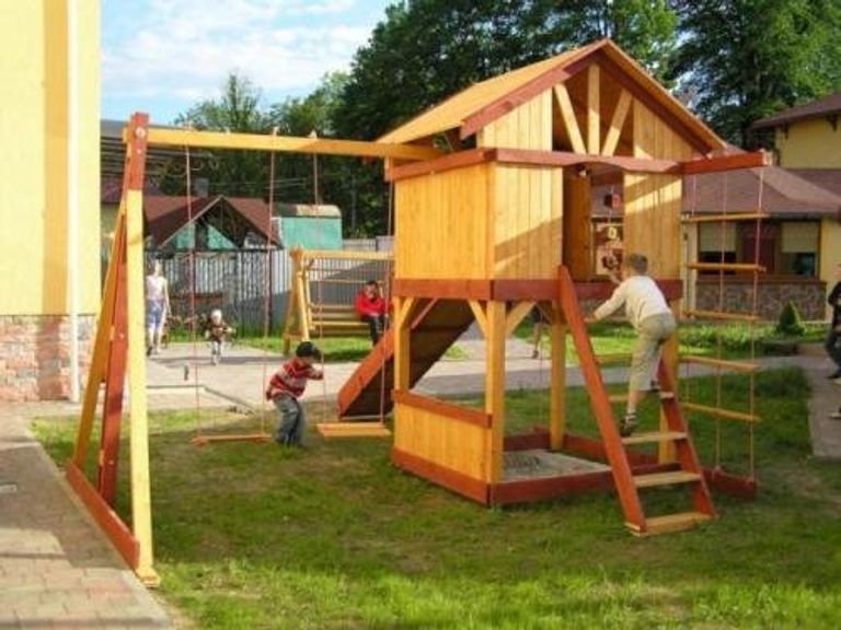 Детская площадка за городом: правила безопасного и развивающего комфорта Детская площадка за городом: правила безопасного и развивающего комфорта