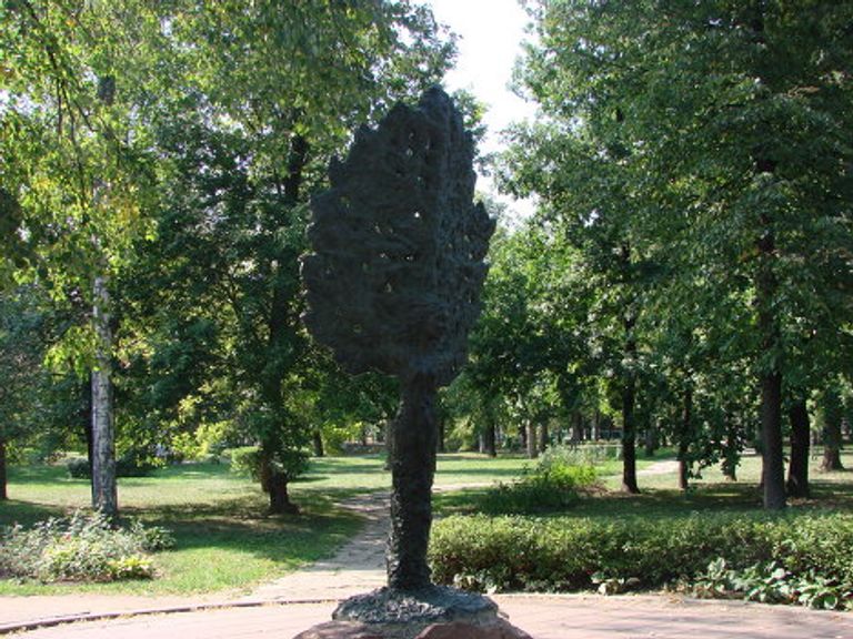Скульптура в виде дерева, Москва Скульптура в виде дерева, Москва