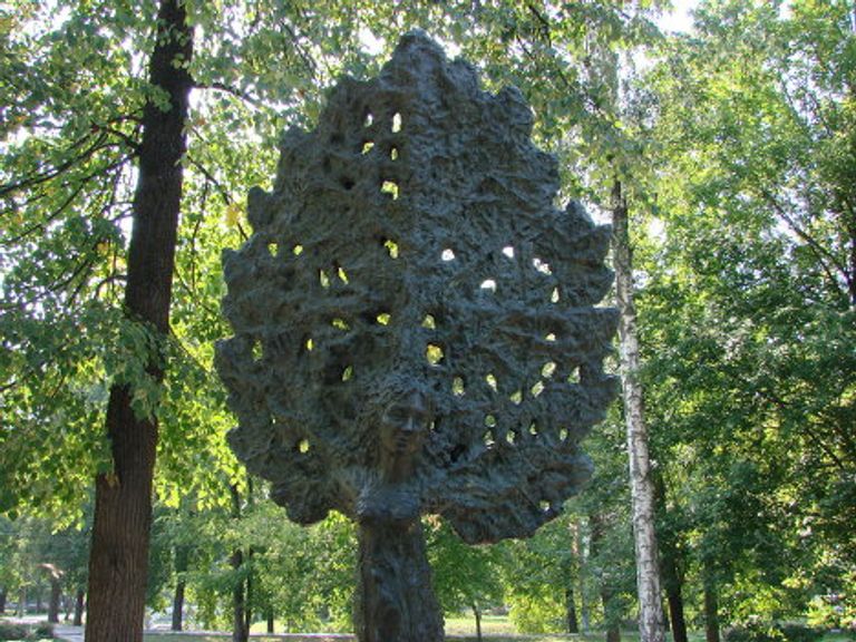 Скульптура в виде дерева, Москва Скульптура в виде дерева, Москва